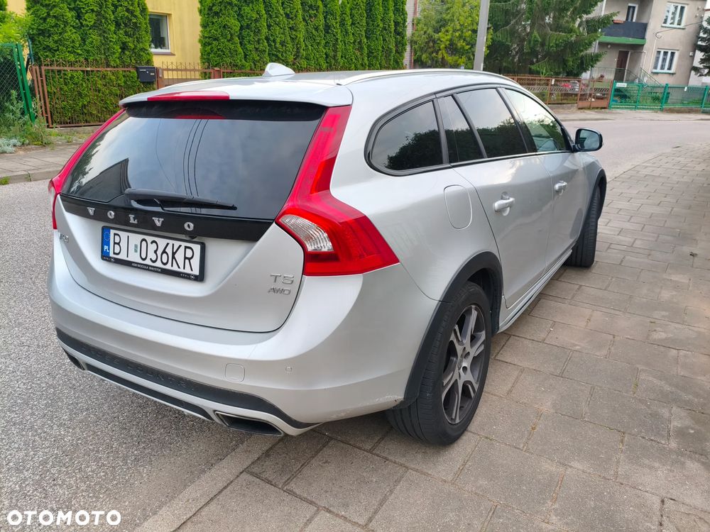 Volvo V60 Cross Country T5 AWD Geartronic Momentum - 3
