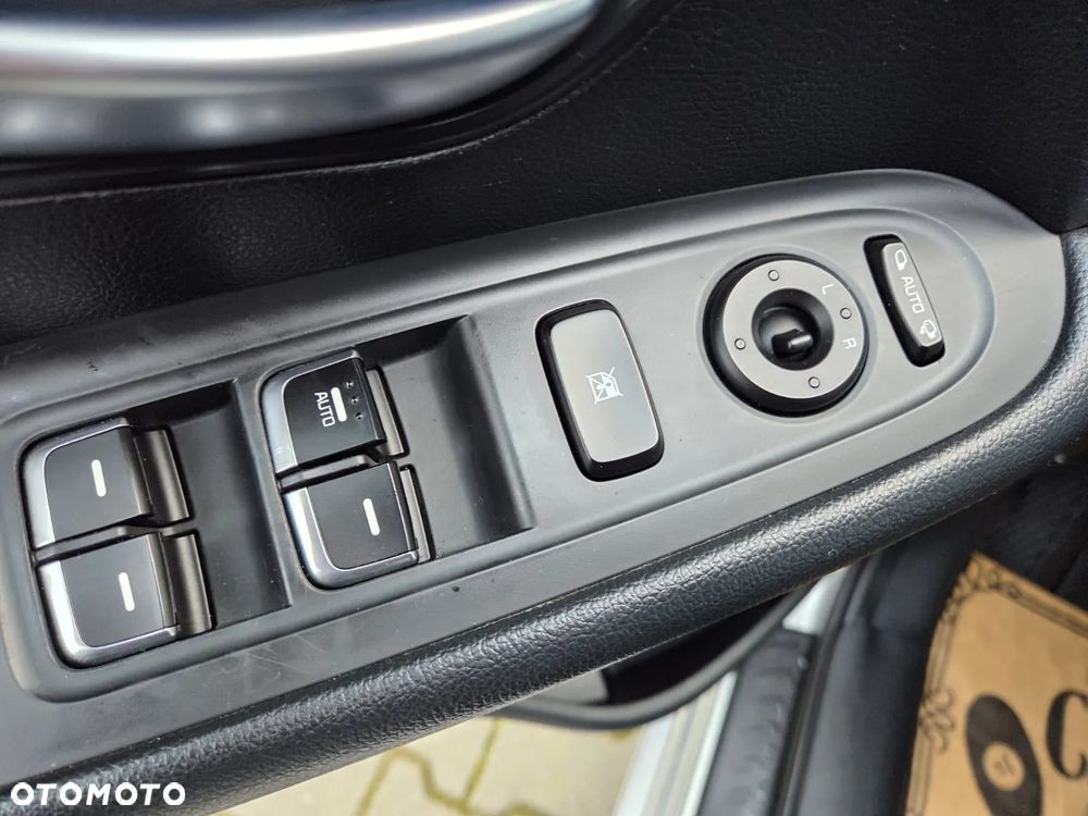 Kia Carens 1.6 GDI Dream Team Edition - 16