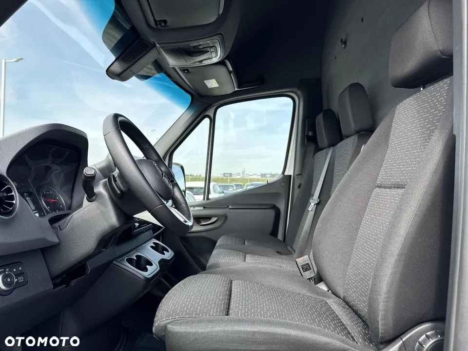 Mercedes-Benz Sprinter - 13