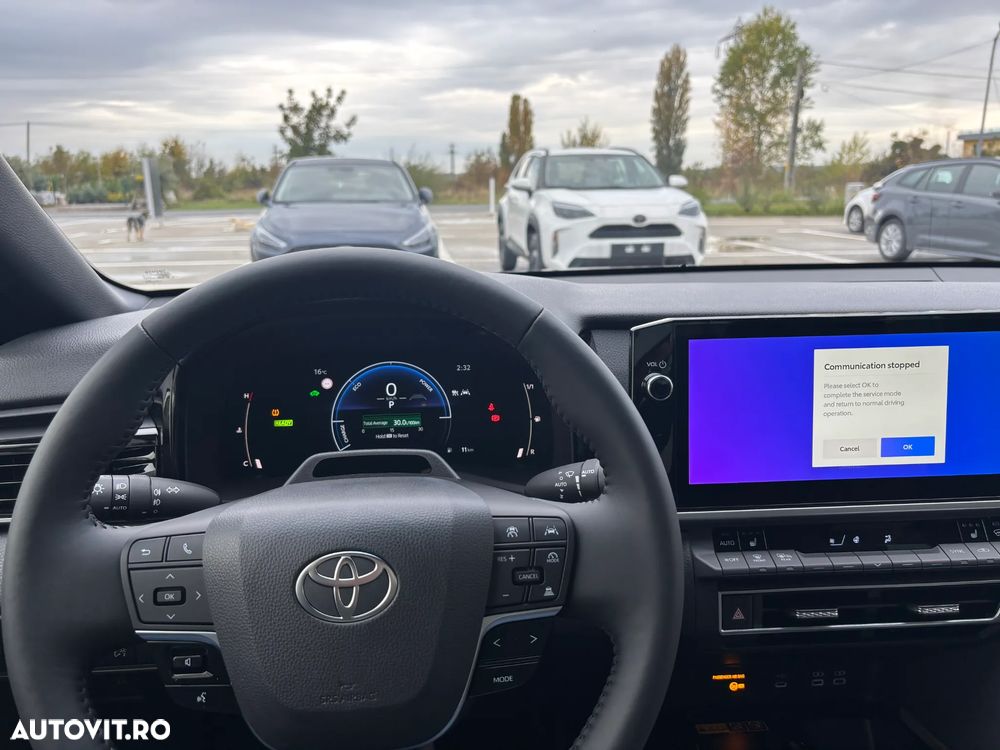 Toyota Camry 2.5 HEV Comfort - 24