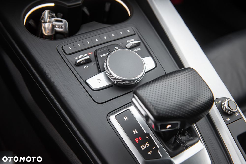 Audi A4 Avant 2.0 TDI ultra S tronic design - 28