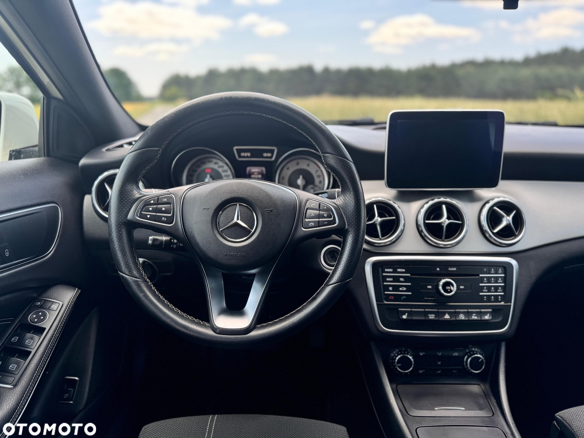 Mercedes-Benz GLA - 21