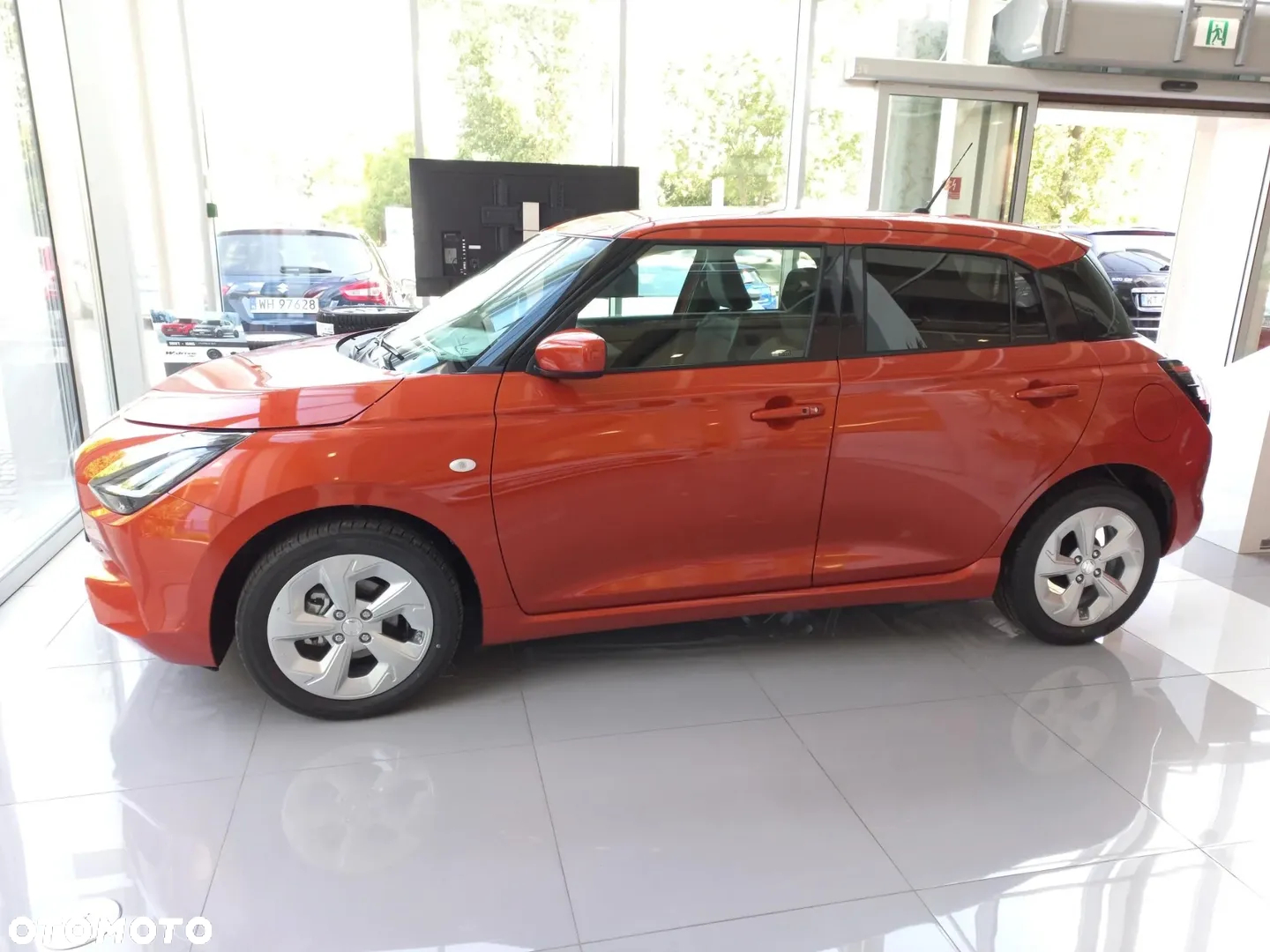 Suzuki Swift 1.2 Dualjet SHVS Premium Plus CVT - 4