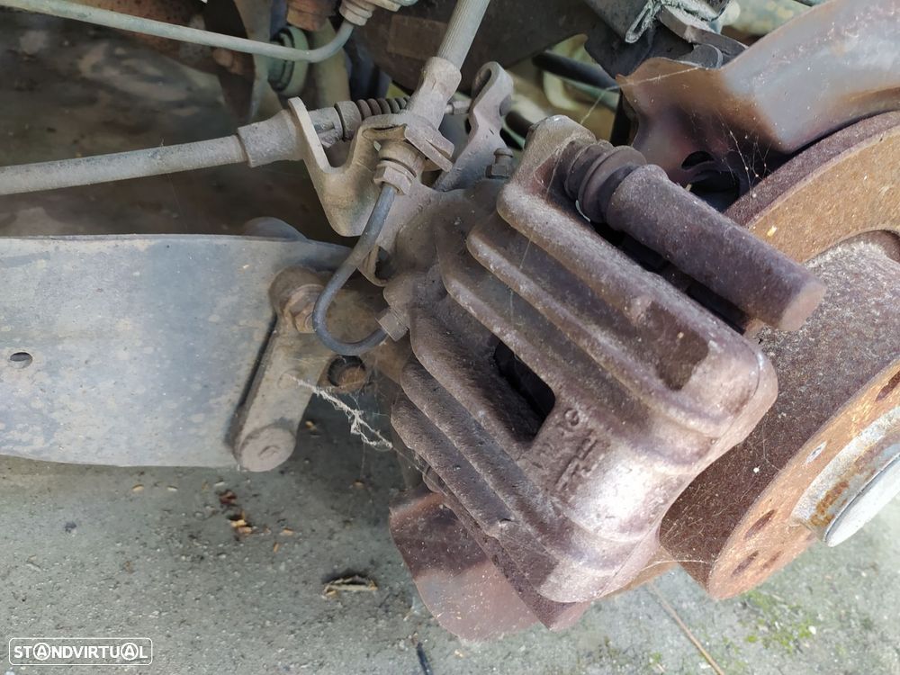 Pinça Tras Esquerda Seat Leon (1P1) - 1