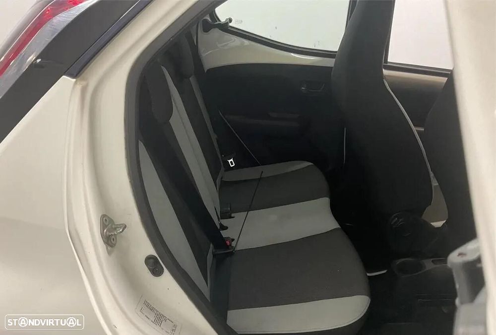 Toyota Aygo 1.0 X-Clusiv - 11