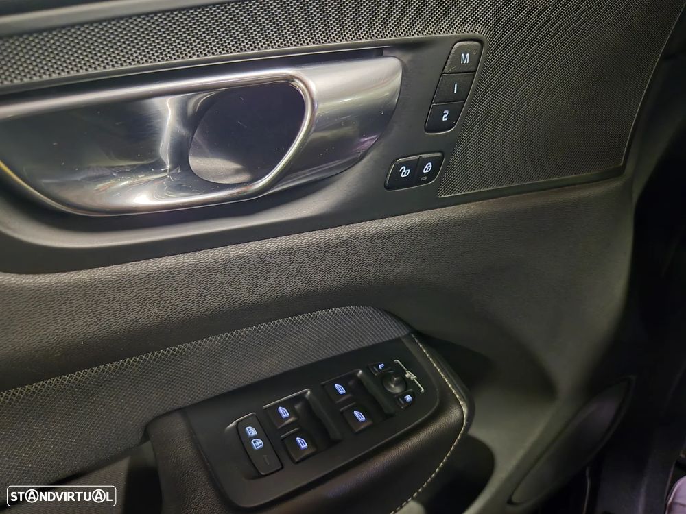 Volvo XC 60 2.0 D4 R-Design Geartronic - 31