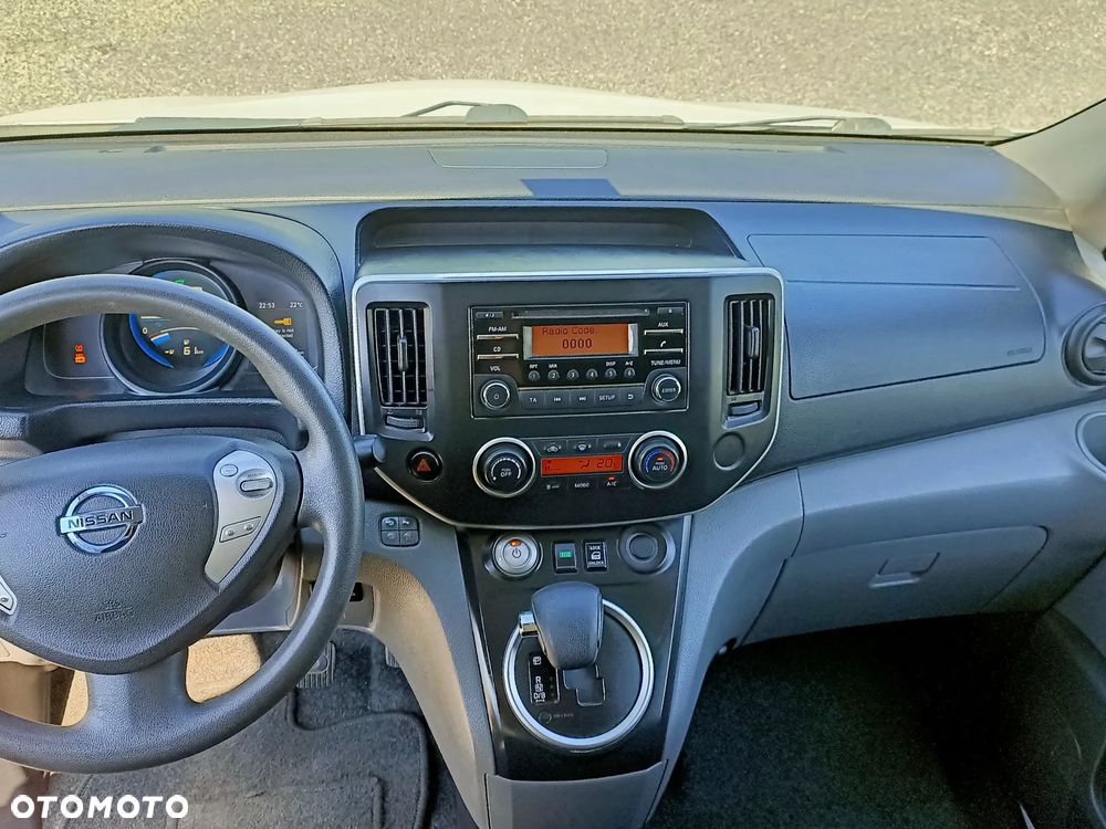 Nissan ENV 200 Maxi - 16