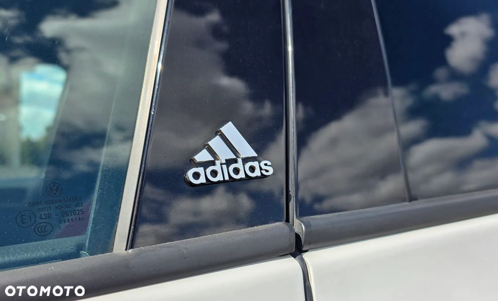 Volkswagen Golf 2.0 GTI DSG adidas - 11