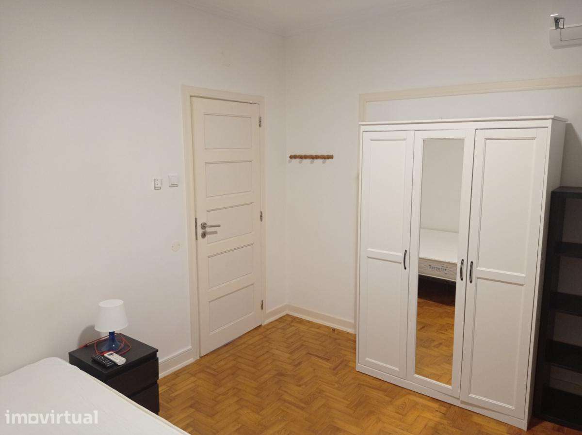 Quarto - localizado em Baixa Coimbra - Grande imagem: 5/11