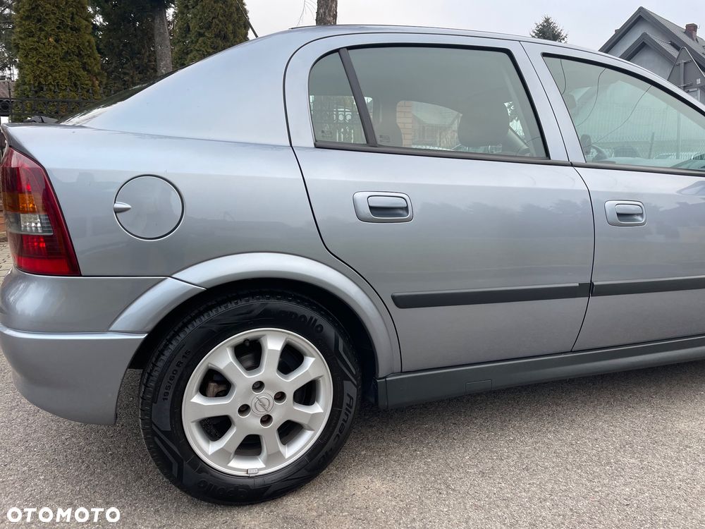 Opel Astra 1.6 NJoy - 22