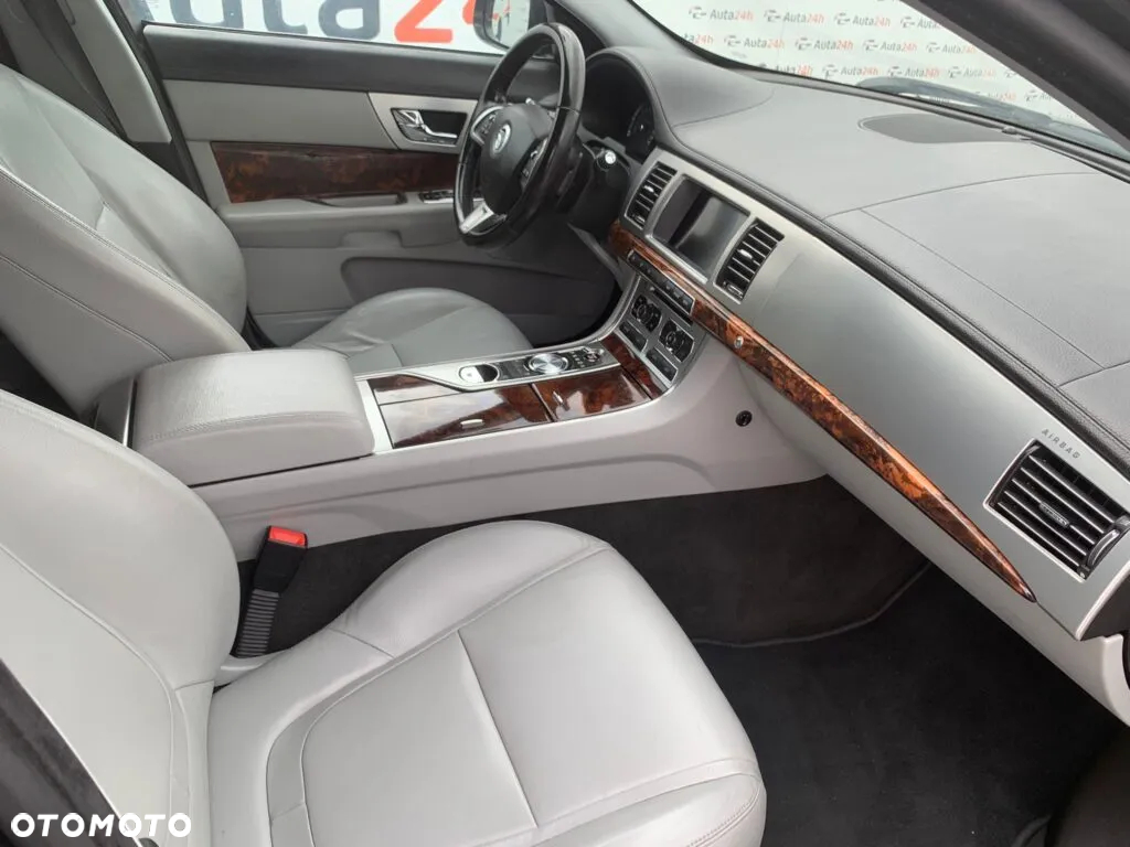 Jaguar XF 3.0 V6 D S Luxury - 9