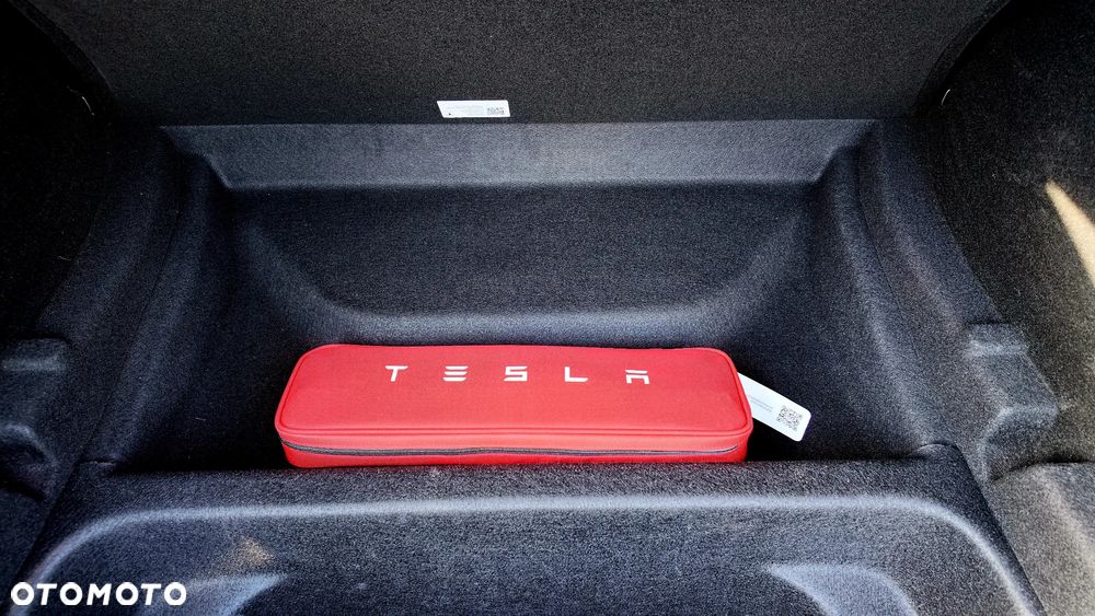 Tesla Model Y - 9
