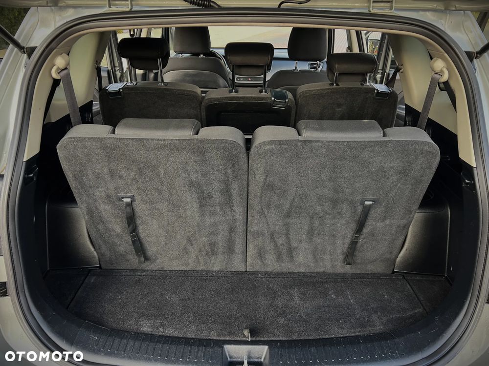 Kia Carens 1.7 CRDi S 7os - 26