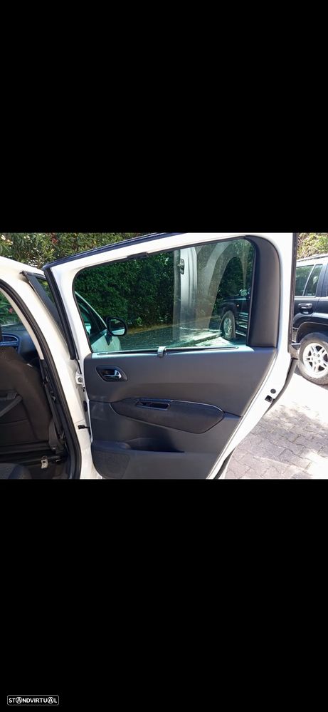 Peugeot 5008 1.6 HDi 7L Allure - 31