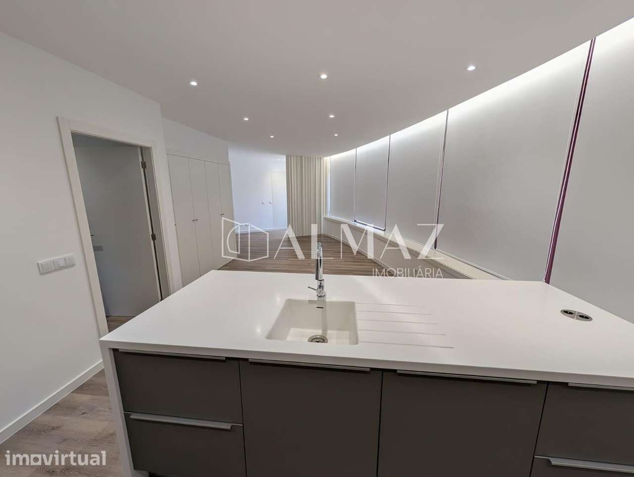 Apartamento T2 completamente renovado com Suíte e Cozinha Open... - Grande imagem: 4/18