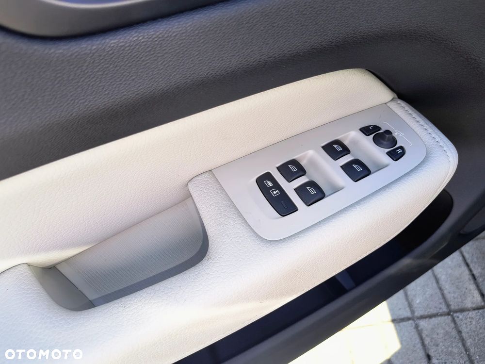 Volvo XC 60 B5 B AWD Momentum - 36