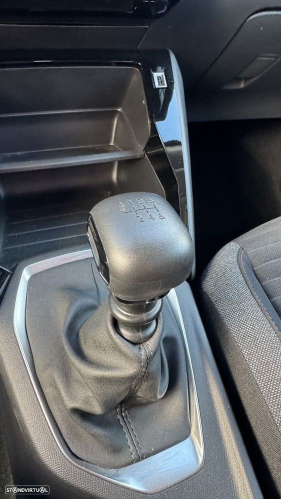 Peugeot 2008 1.2 PureTech Active Pack - 25