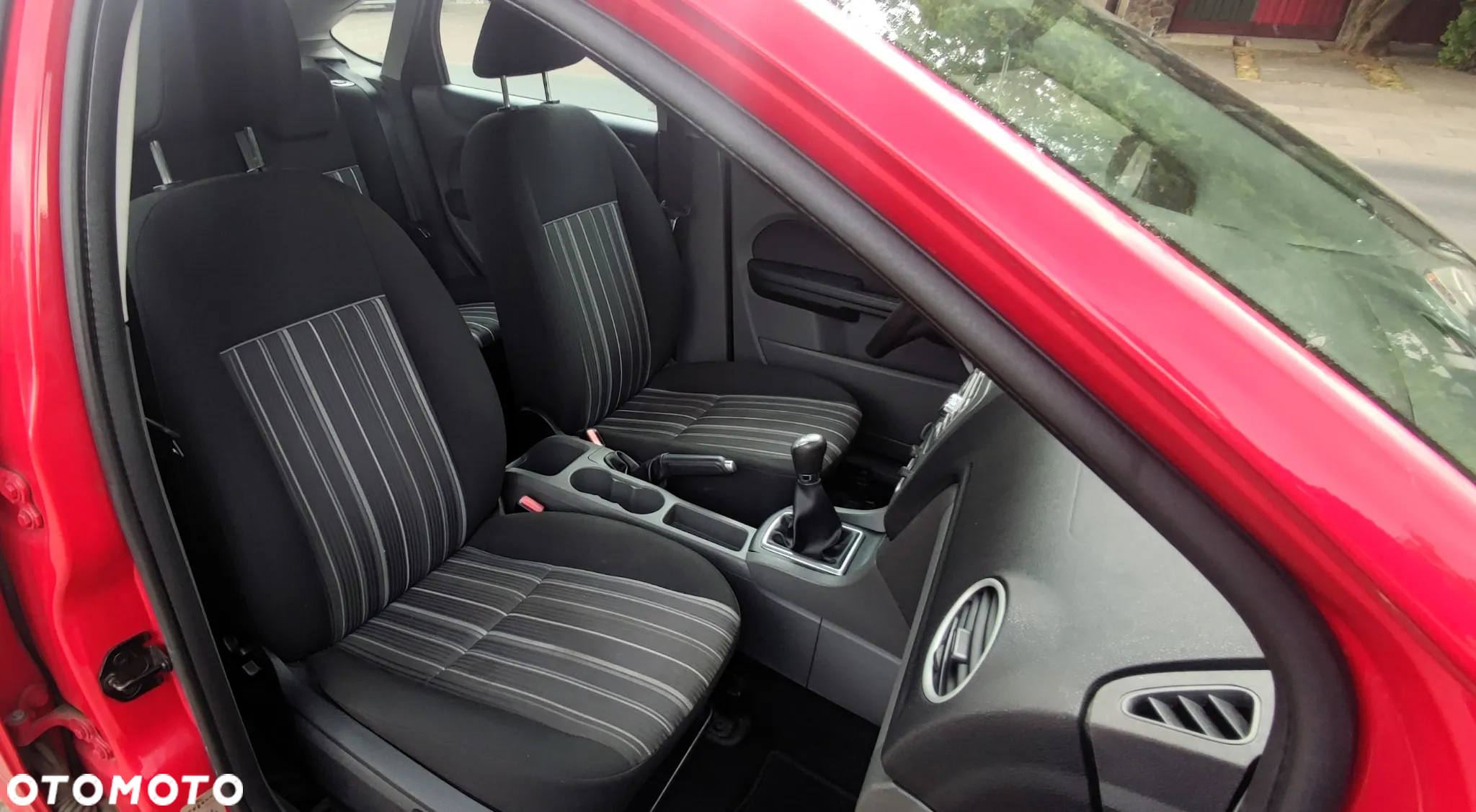 Ford Focus 1.4 Ambiente - 17