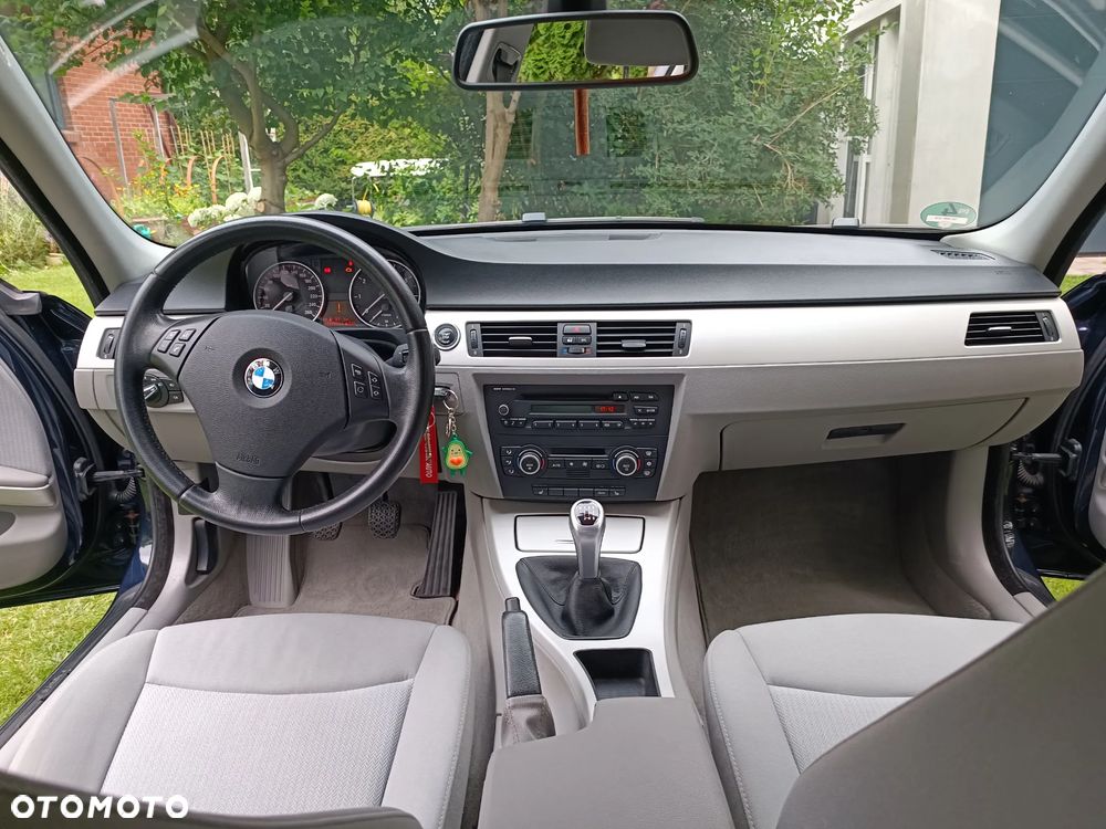 BMW Seria 3 318i - 6
