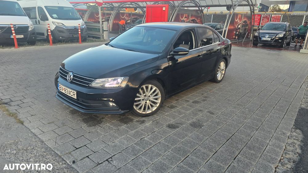 Volkswagen Jetta 2.0 TDI DSG Highline - 1