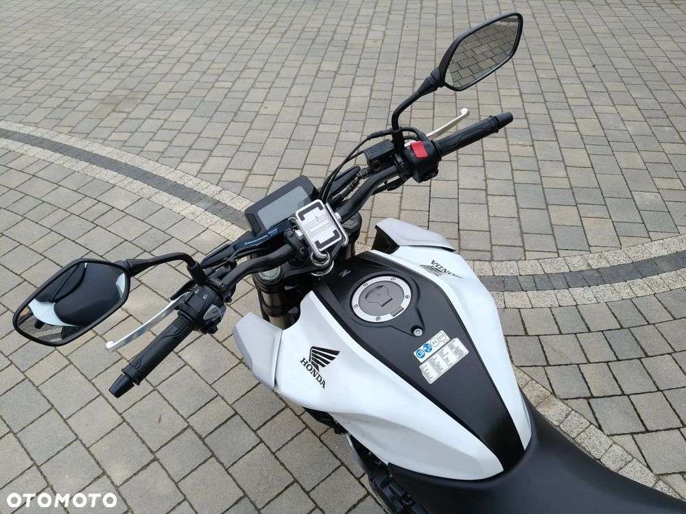 Honda CB - 12