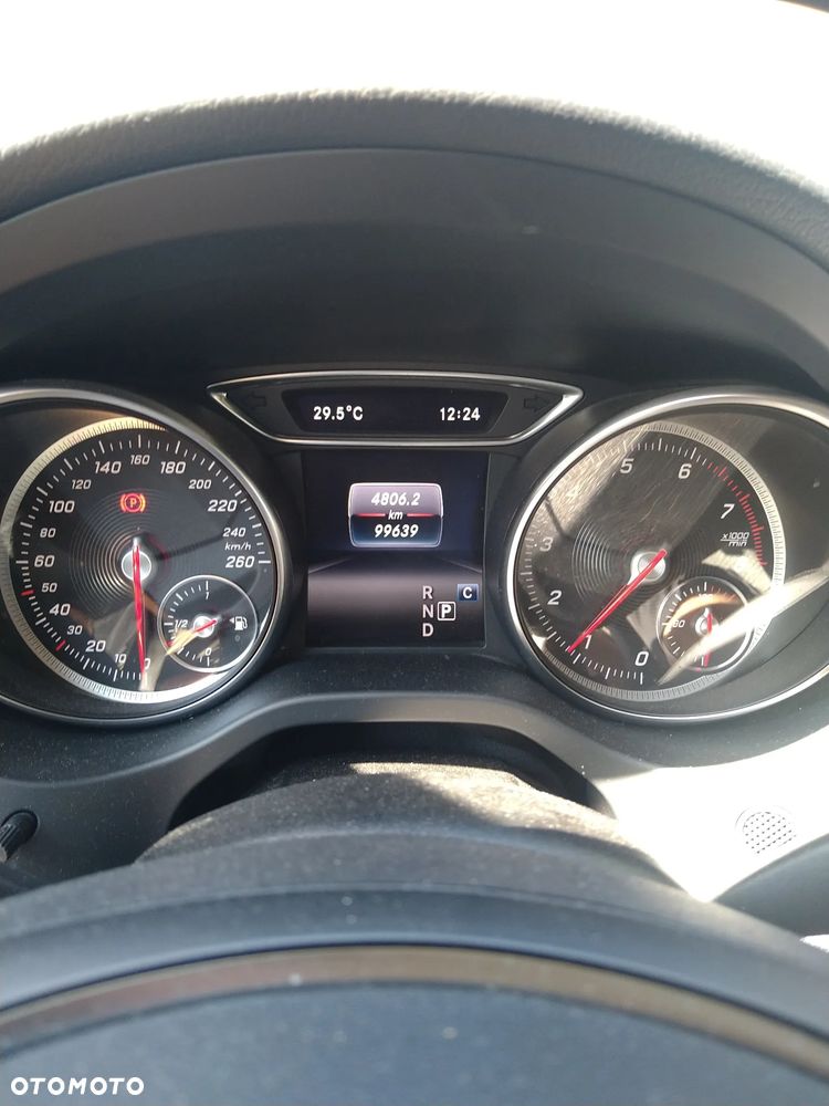 Mercedes-Benz CLA 180 7G-DCT - 22