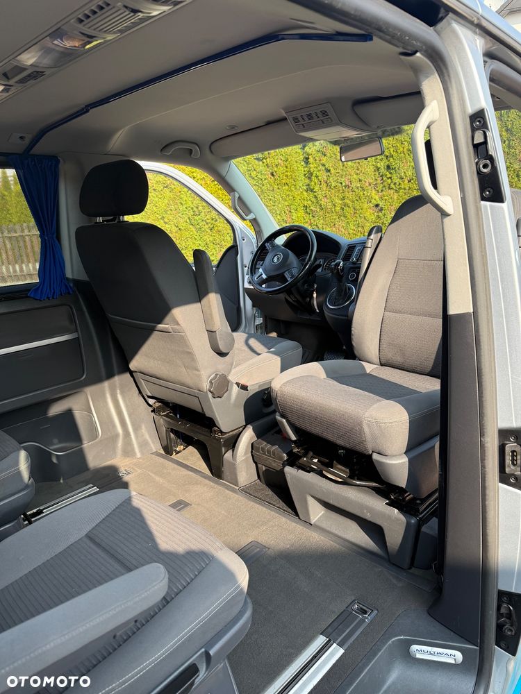 Volkswagen Multivan - 32