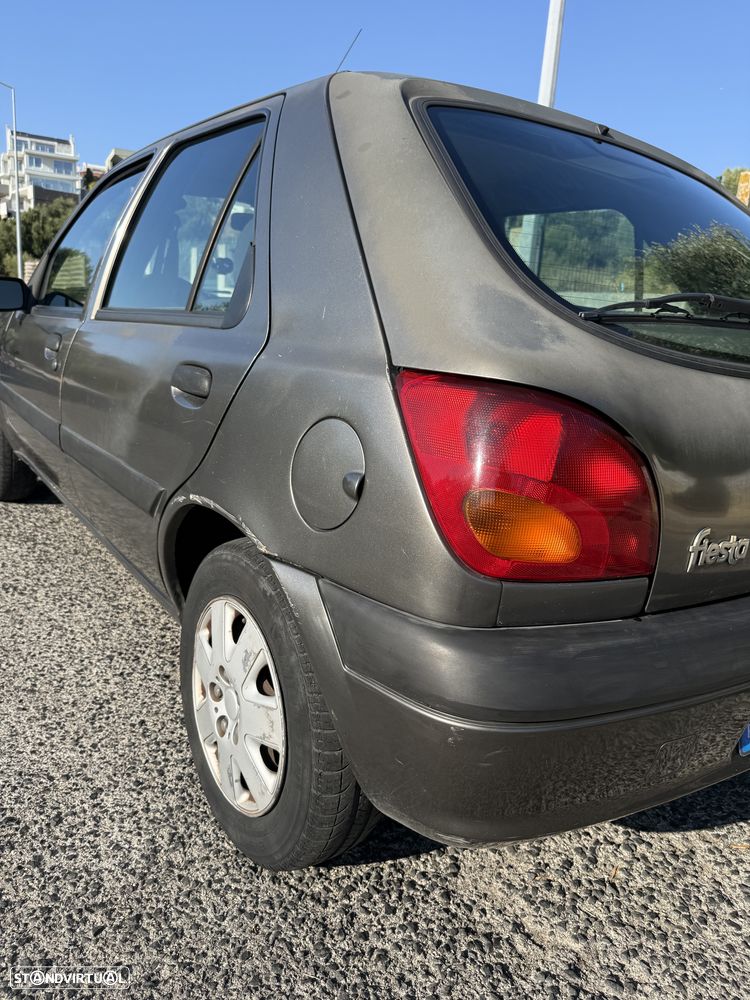 Ford Fiesta 1.25 Ghia — fotografia 16