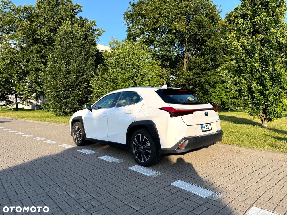 Lexus UX - 5