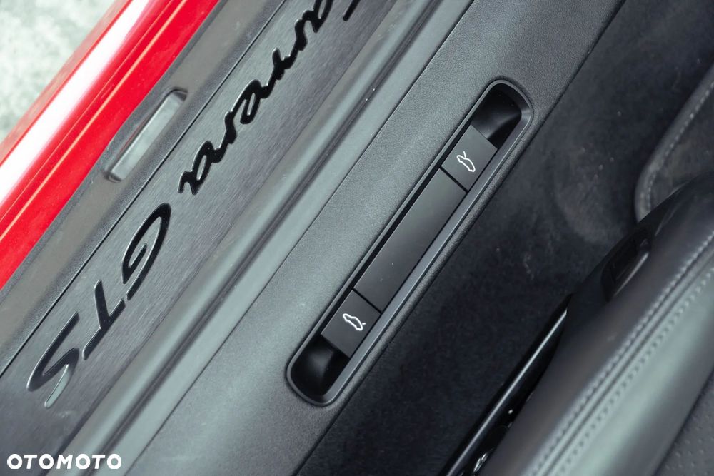 Porsche 911 Carrera GTS - 15