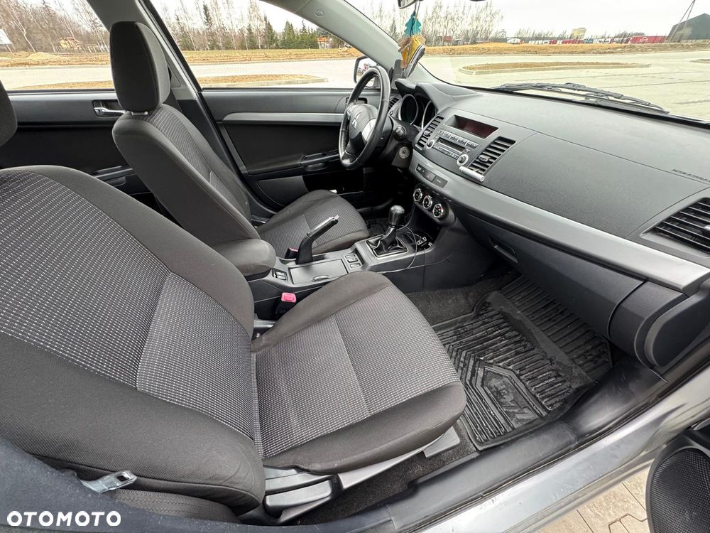 Mitsubishi Lancer 1.6 - 12