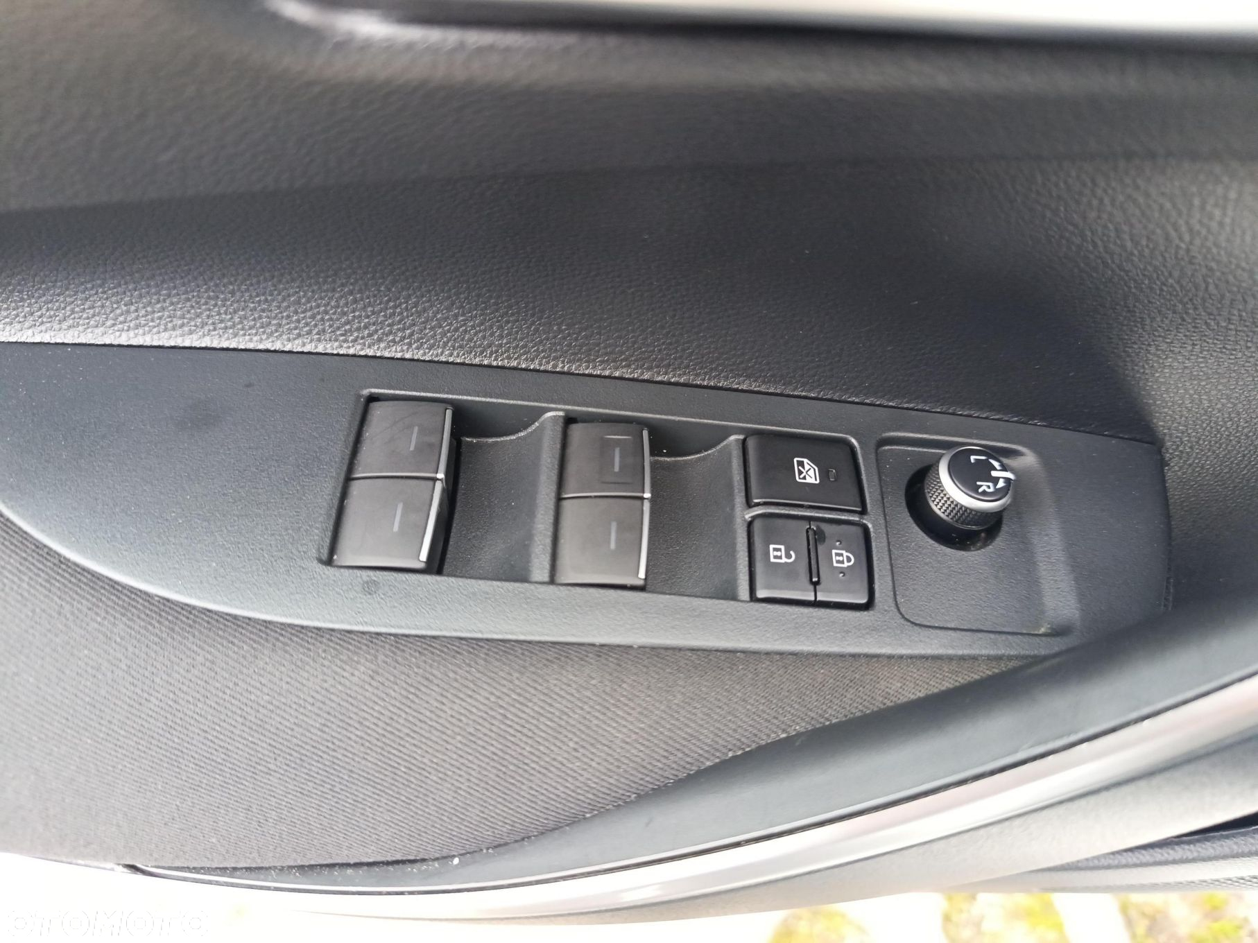 Toyota Corolla 1.8 Hybrid Comfort - 26