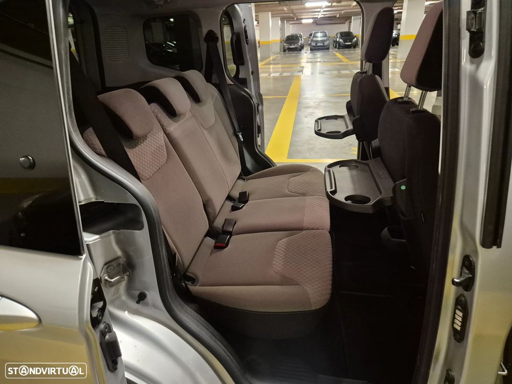 Ford Tourneo Courier 1.0 EcoBoost Titanium - 24