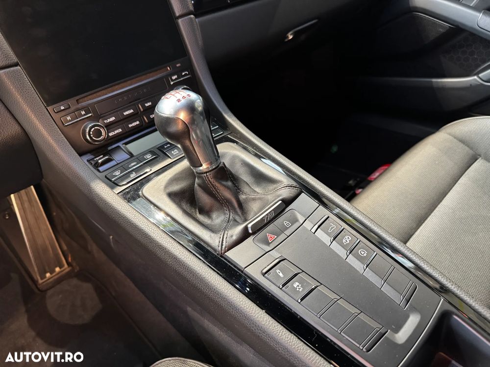 Porsche Cayman 718 T - 18