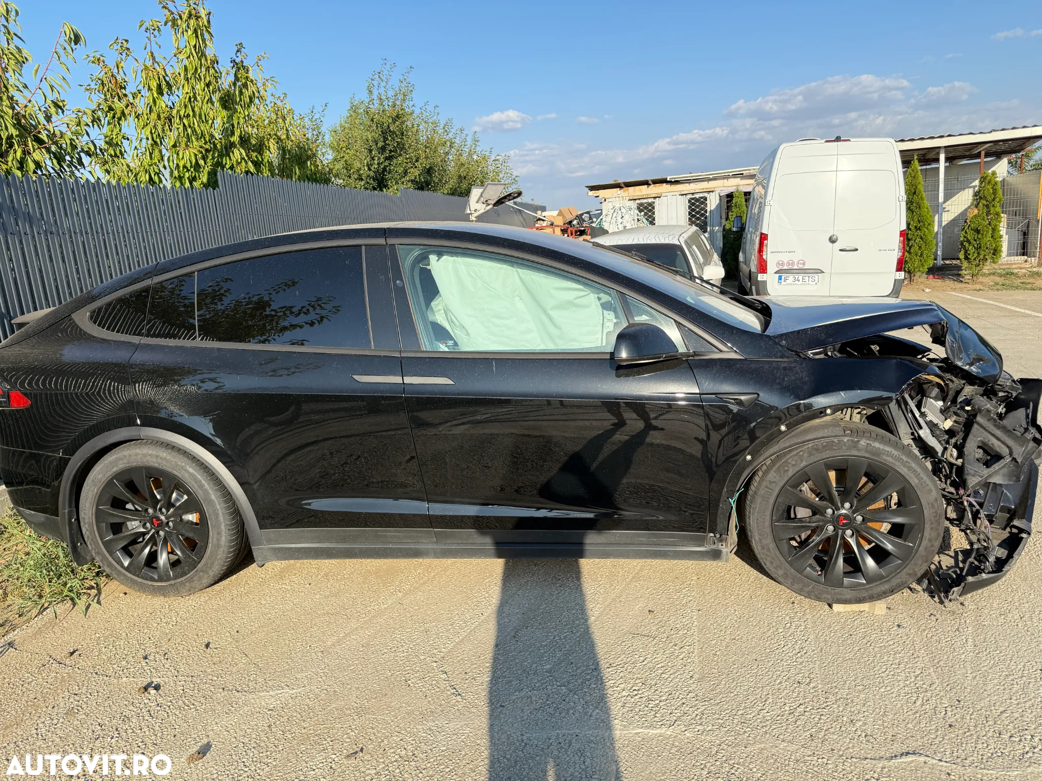 Tesla Model X - 12