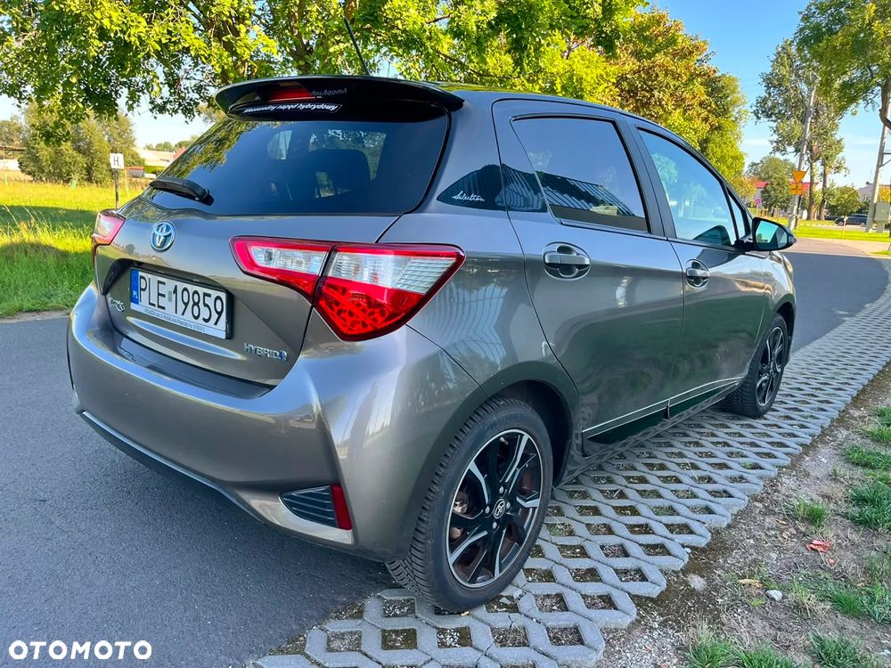 Toyota Yaris Hybrid 100 Selection Passion - 6