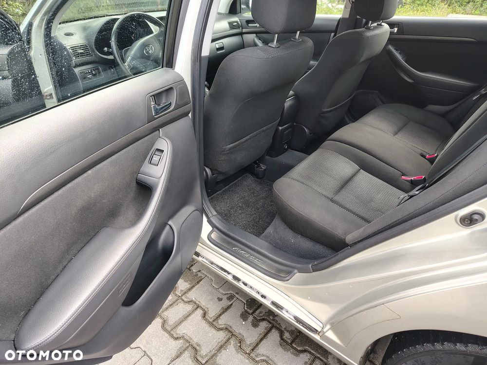 Toyota Avensis 2.0 VVT-i Team - 14
