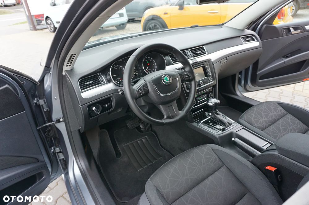 Skoda Superb 2.0 TDI DSG FAMILY - 18