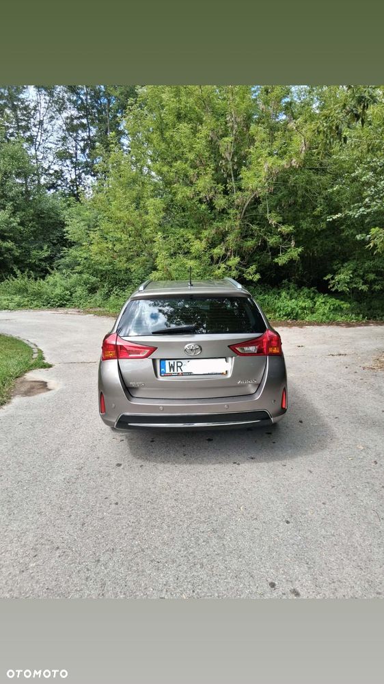 Toyota Auris 1.6 Premium Comfort - 2