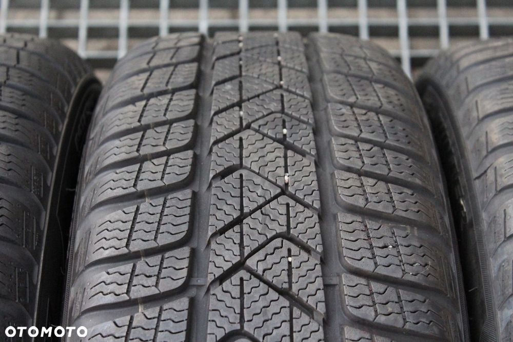 4x 205/50R17 PIRELLI WINTER SOTTOZERO 3 AO1 93H 21r 7mm - 4