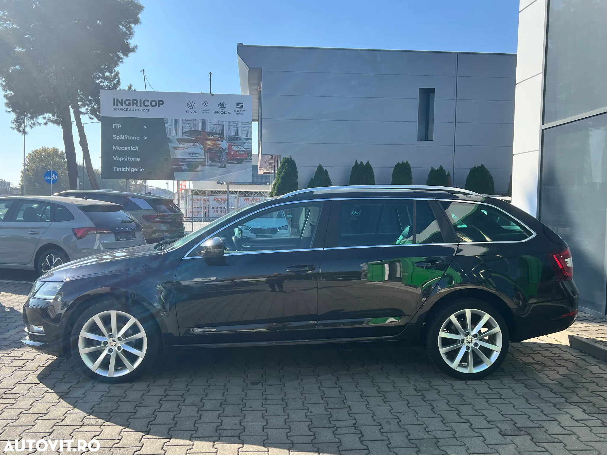 Skoda Octavia Combi Diesel 1.6 TDI DSG Style - 2