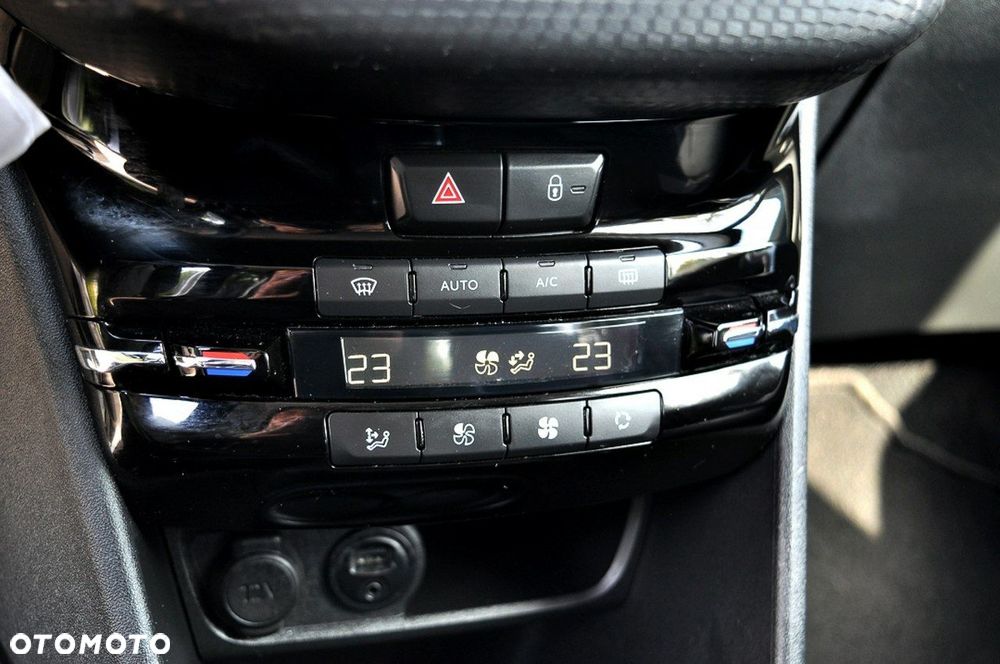 Peugeot 2008 1.2 Pure Tech GPF Allure S&S - 18