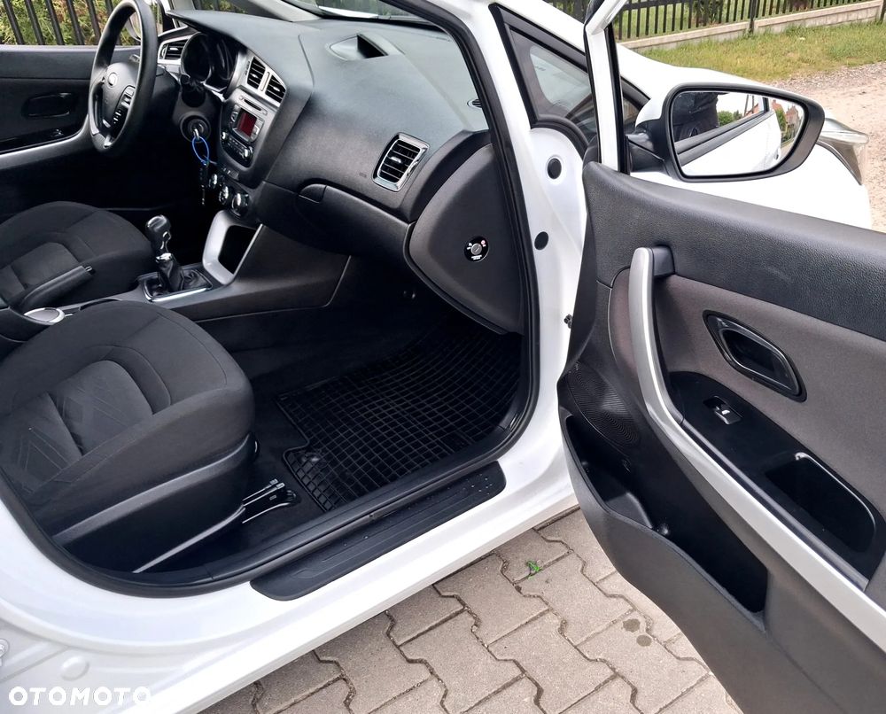 Kia Ceed 1.4 CVVT Dream Team Edition - 16