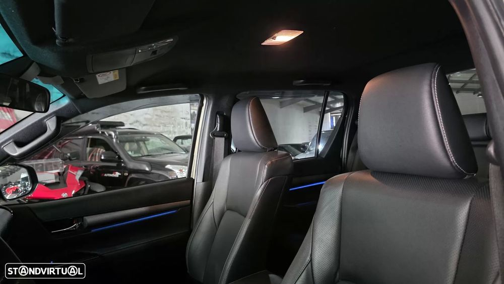 Toyota Hilux 2.8 D-4D 4WD GR Sport II - 41