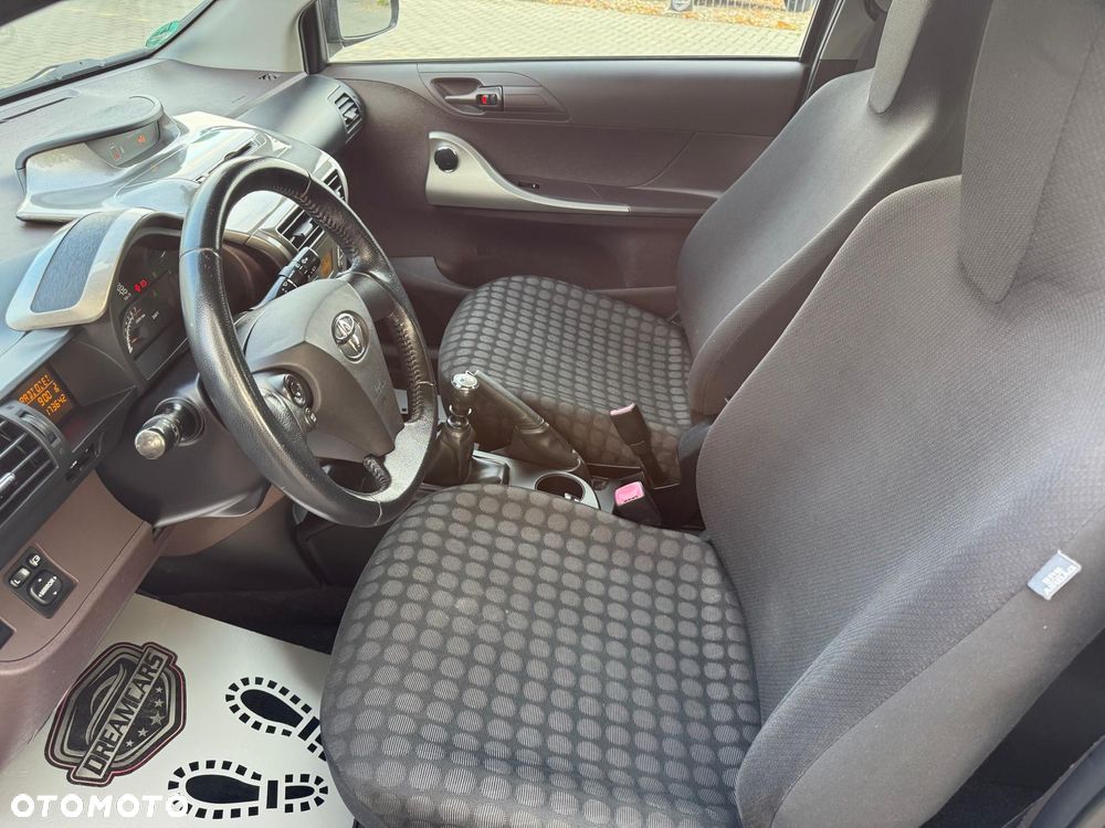 Toyota iQ - 31