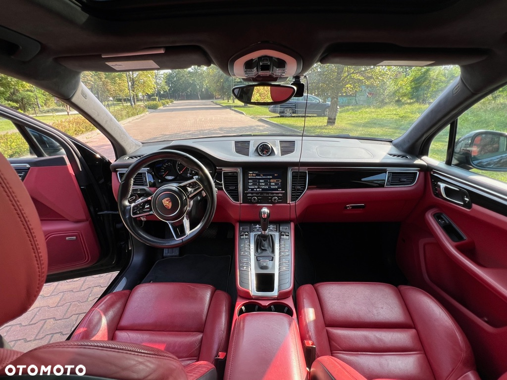 Porsche Macan Turbo - 32