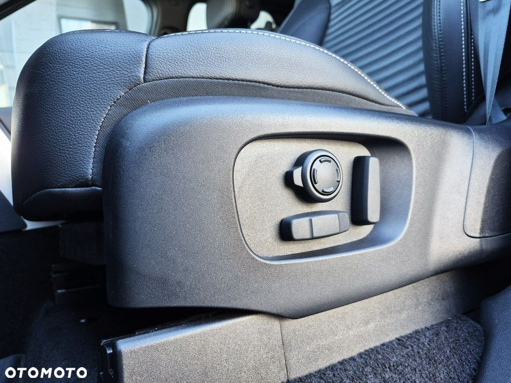 Land Rover Discovery 3.0 D250 mHEV Dynamic SE - 24