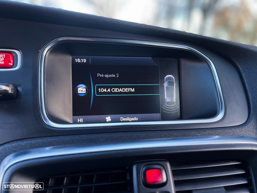 Volvo V40 D2 R Design - 10