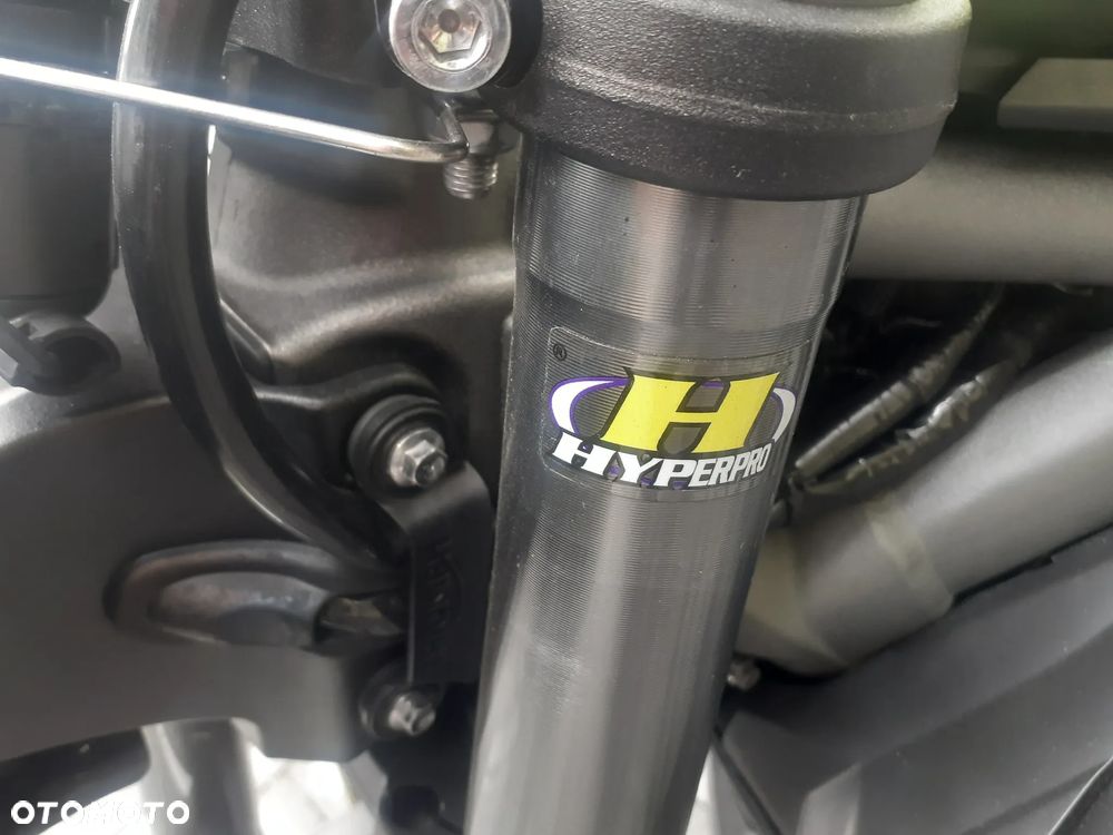 Triumph Street Triple - 33