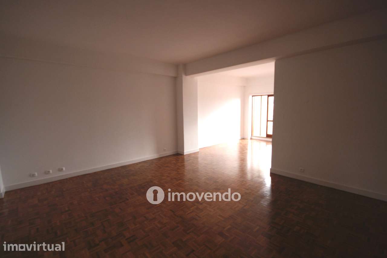 Apartamento T3+1 remodelado, no centro de Coimbra - Grande imagem: 2/27
